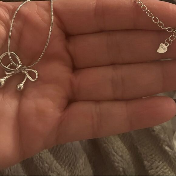 The Bow tie Pendant clavicle necklace - Picture 3 of 8